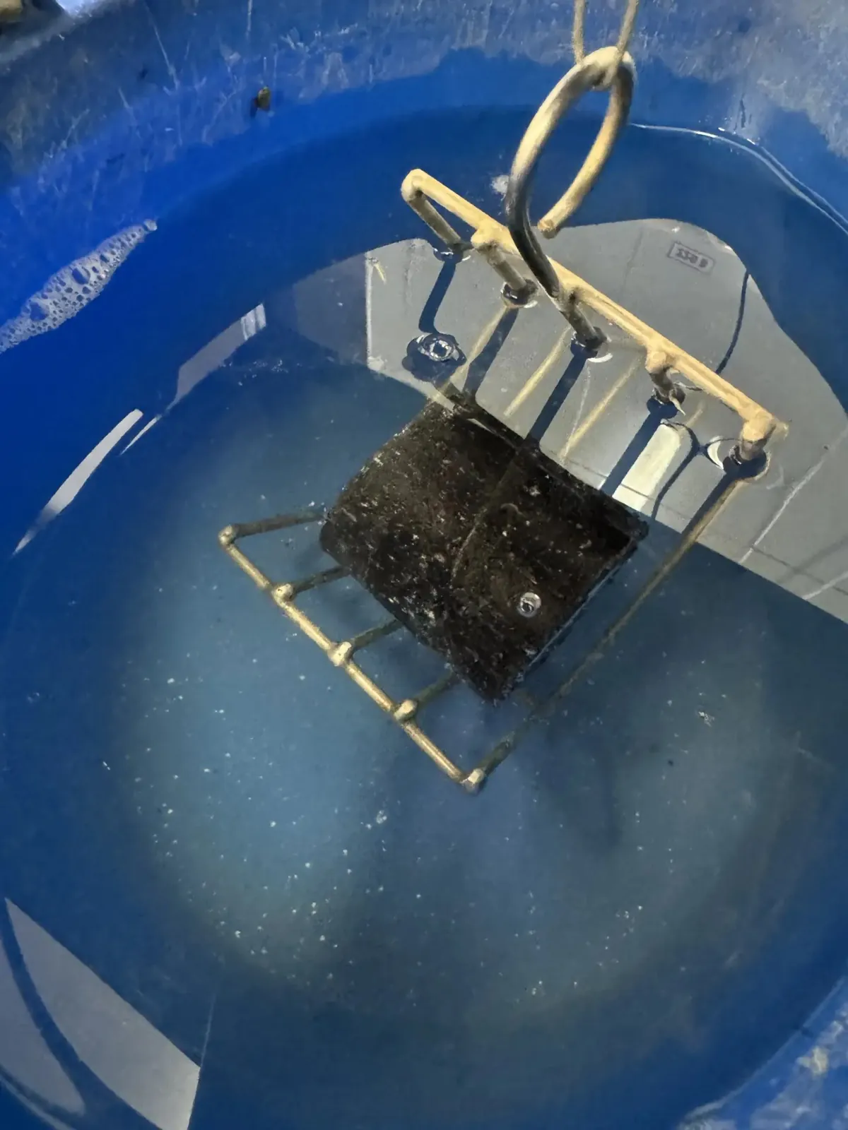 Лабораторные измерения образца асфальтобетона в воде